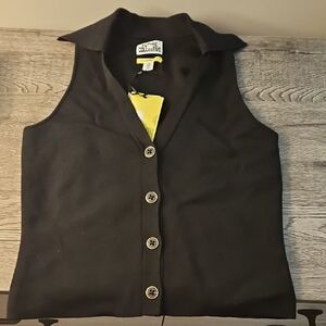 Chic Black Sleeveless Button-Down Shirt